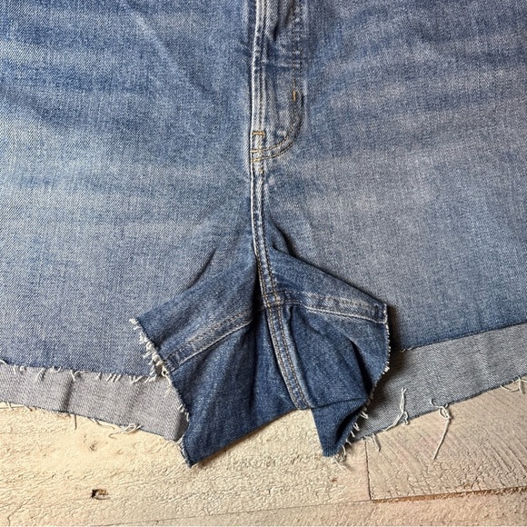 Old Navy O.G. Straight Shorts Cut Off Size 26 High Rise Secret Smooth Pockets - Picture 8 of 16